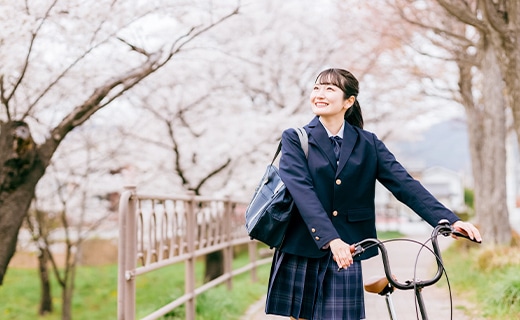 幅広い年代や性別のお客様に対応する様子